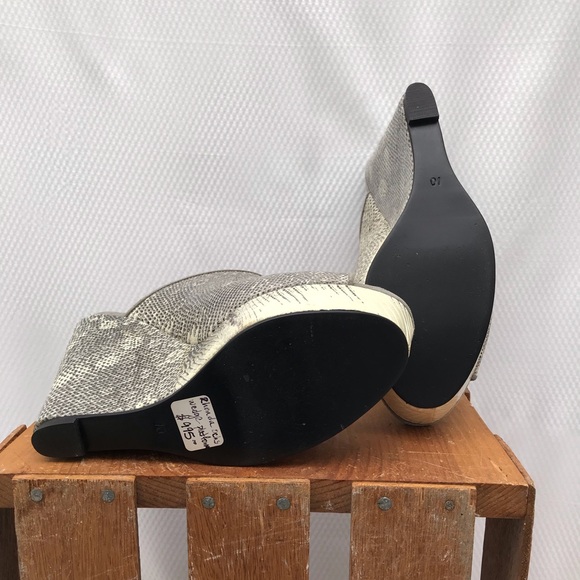 Rhonda Ochs size 10, grey snake skin wedge - Picture 4 of 4